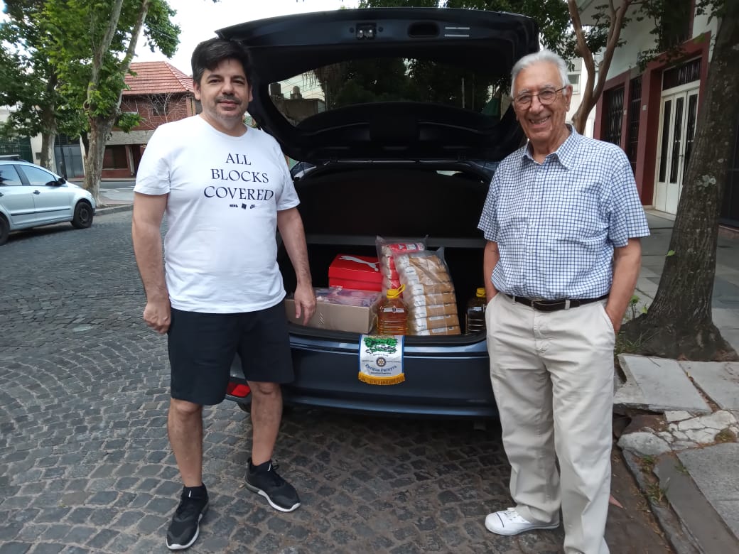 Entrega de alimentos al Club Sportivo Pereyra en Barracas
